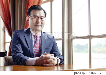 ビジネスマン 中年 50代 34661572