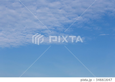Cloud on blue sky in the daytime. 34661647