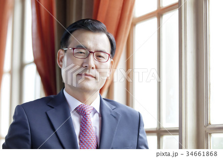 ビジネスマン 中年 50代 34661868