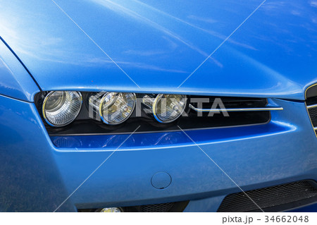 車のヘッドライト　Unusual shape car headlight 34662048