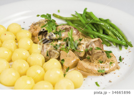 Pork tenderloin with potatoes and mushroom sauce Pork tenderloin with potatoes and mushroom sauce 34665896
