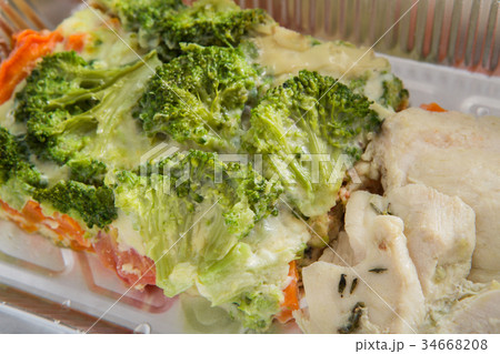 Healthy food take away in foil box, broccoli 34668208