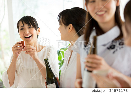 日本酒　きき酒　女子会　 34671178