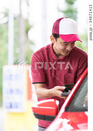 ガソリンスタンド　車内ゴミ受け取り　 34671415