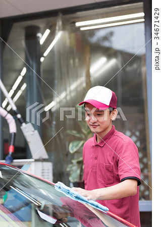 ガソリンスタンド　洗車　拭き取り　 34671429
