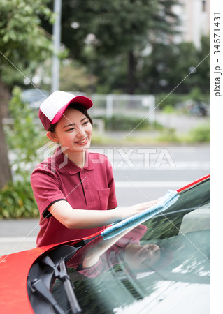 ガソリンスタンド　洗車　拭き取り　 34671431
