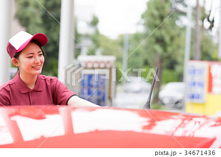 ガソリンスタンド　洗車　拭き取り　 34671436