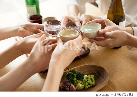 日本酒 乾杯 日本酒 乾杯 34671592