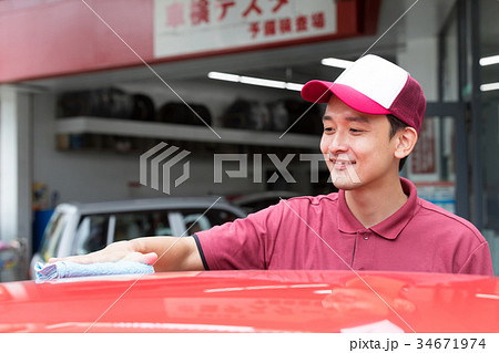 ガソリンスタンド　洗車　拭き取り 34671974