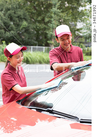 ガソリンスタンド　洗車　拭き取り 34671992