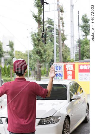 ガソリンスタンド　誘導　案内　 34672002