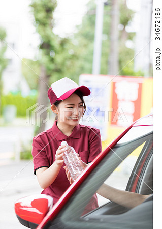 ガソリンスタンド　車内ゴミ受け取り 34672436