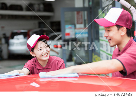 ガソリンスタンド　洗車　拭き取り　 34672438