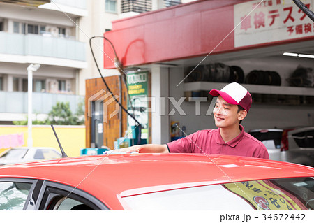 ガソリンスタンド　洗車　拭き取り 34672442