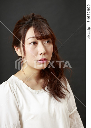 ロングヘアーの女性 34672909