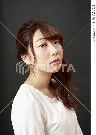 ロングヘアーの女性 ロングヘアーの女性 34672911