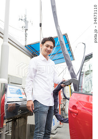 ガソリンスタンド 車内掃除 の写真素材