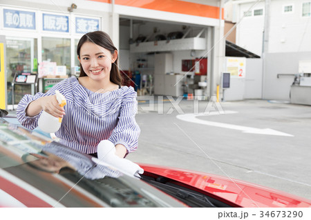 ガソリンスタンド　給油　セルフ　人物　ドライブ　レンタカー　旅行　 34673290