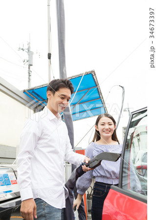 ガソリンスタンド　車内掃除 34673397