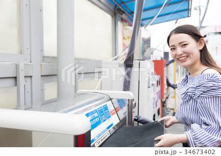 ガソリンスタンド　車内掃除 34673402