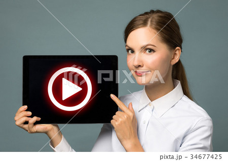 動画再生ボタン 34677425