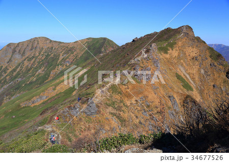 谷川岳頂上のトマノ耳からオキノ耳を見る 谷川岳頂上のトマノ耳からオキノ耳を見る 34677526