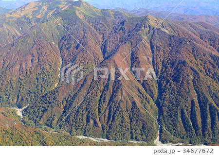 秋の谷川岳のオキノ耳から東方面の山々(白毛門など)を見る 34677672