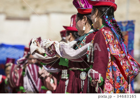 Unidentified artists in Ladakhi costumes, Leh 34683165