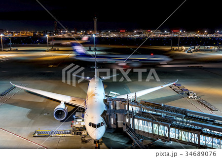 夜の羽田空港 夜の羽田空港 34689076