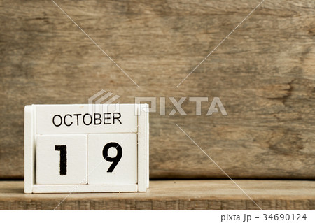White block calendar present date 19 and october White block calendar present date 19 and october 34690124