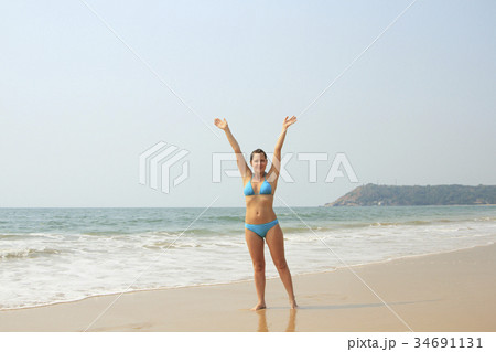 Beauty woman relaxing on the tropical beach 34691131