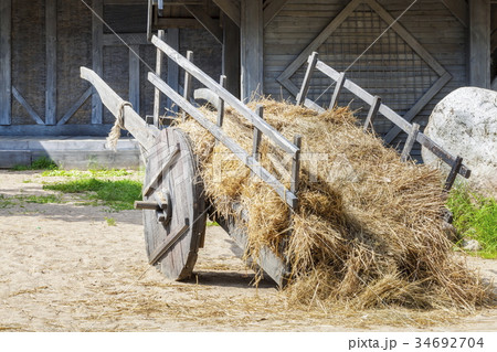 Old wooden wagon with straw 34692704