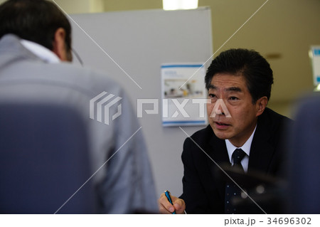 銀行員　融資　営業 34696302