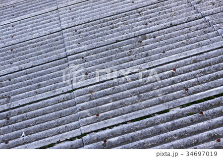 工場の古いスレート屋根 工場の古いスレート屋根 34697019