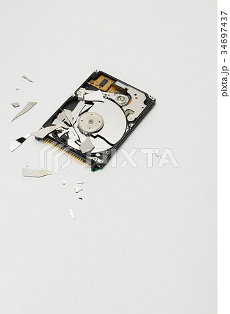 HDD　割れたハードディスク 34697437