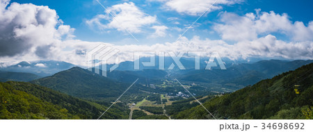 北海道トマムの雲海テラスから望む早朝の雲海パノラマ 北海道トマムの雲海テラスから望む早朝の雲海パノラマ 34698692