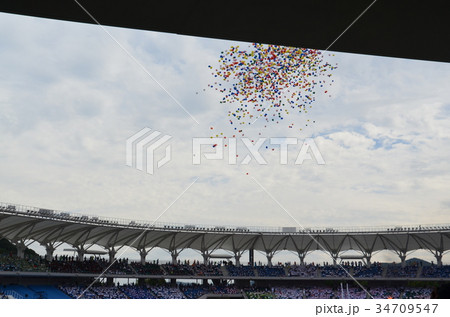 大空に舞う風船 34709547
