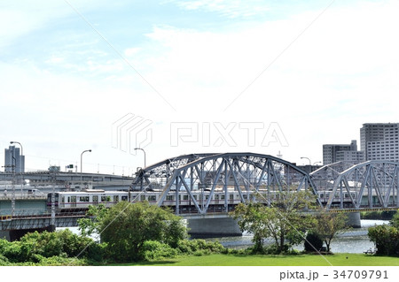 荒川河川敷 荒川橋梁を走る京成本線 34709791