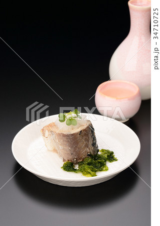 サバの水煮（鯖缶）と大根おろしで一杯♪ 34710725