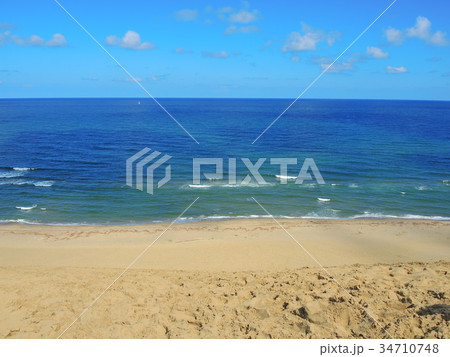 海と砂浜 34710748
