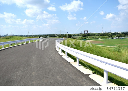 【埼玉県戸田市】荒川河川敷 荒川サイクリングロード幸魂大橋方面 【埼玉県戸田市】荒川河川敷 荒川サイクリングロード幸魂大橋方面 34711357