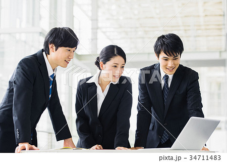 ビジネス 若手 新人 就活イメージ ビジネス 若手 新人 就活イメージ 34711483