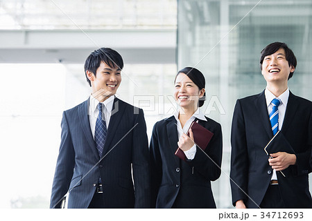 ビジネス　若手　新人　就活イメージ 34712693