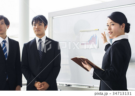 ビジネス　若手　新人　就活イメージ 34713131