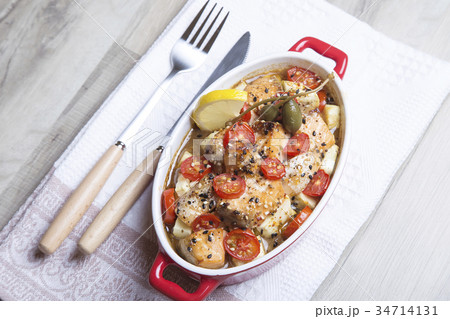 Salmon baked with sesame, tomatoes and zucchini. 34714131