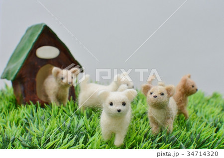 フェルトの子犬と犬小屋 フェルトの子犬と犬小屋 34714320