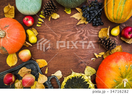 Thanksgiving autumn background with vegetables. 34716282