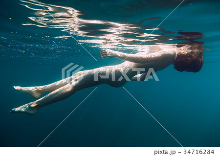 Beautiful naked slim woman underwater in sea 34716284