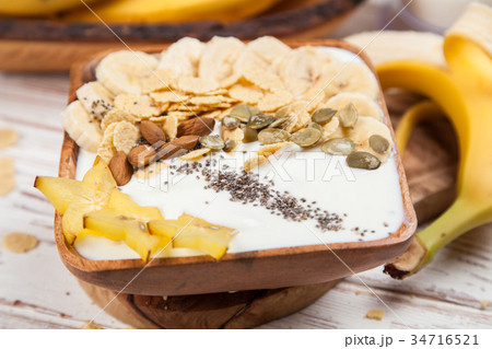 Banana yoghurt with seeds and cornflakes 34716521