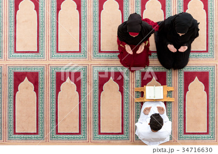 Muslim girl and the man marry by Muslim traditions Muslim girl and the man marry by Muslim traditions 34716630